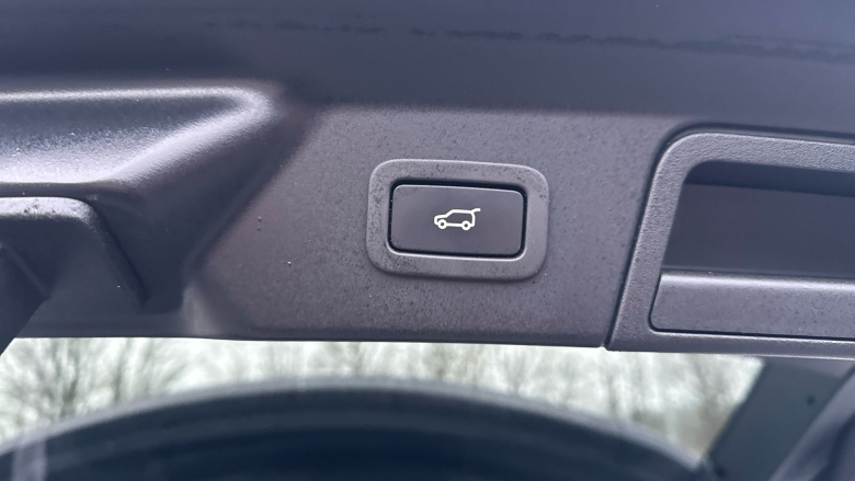 Land Rover Range Rover Velar 2.0 D240 R-Dynamic HSE 5dr Auto Diesel Estate